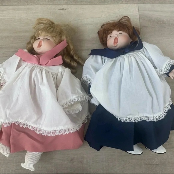 Ancor Open Mouth Choir Dolls
Porcelain Plays Music
Christmas Vintage Rare - Picture 1 of 9